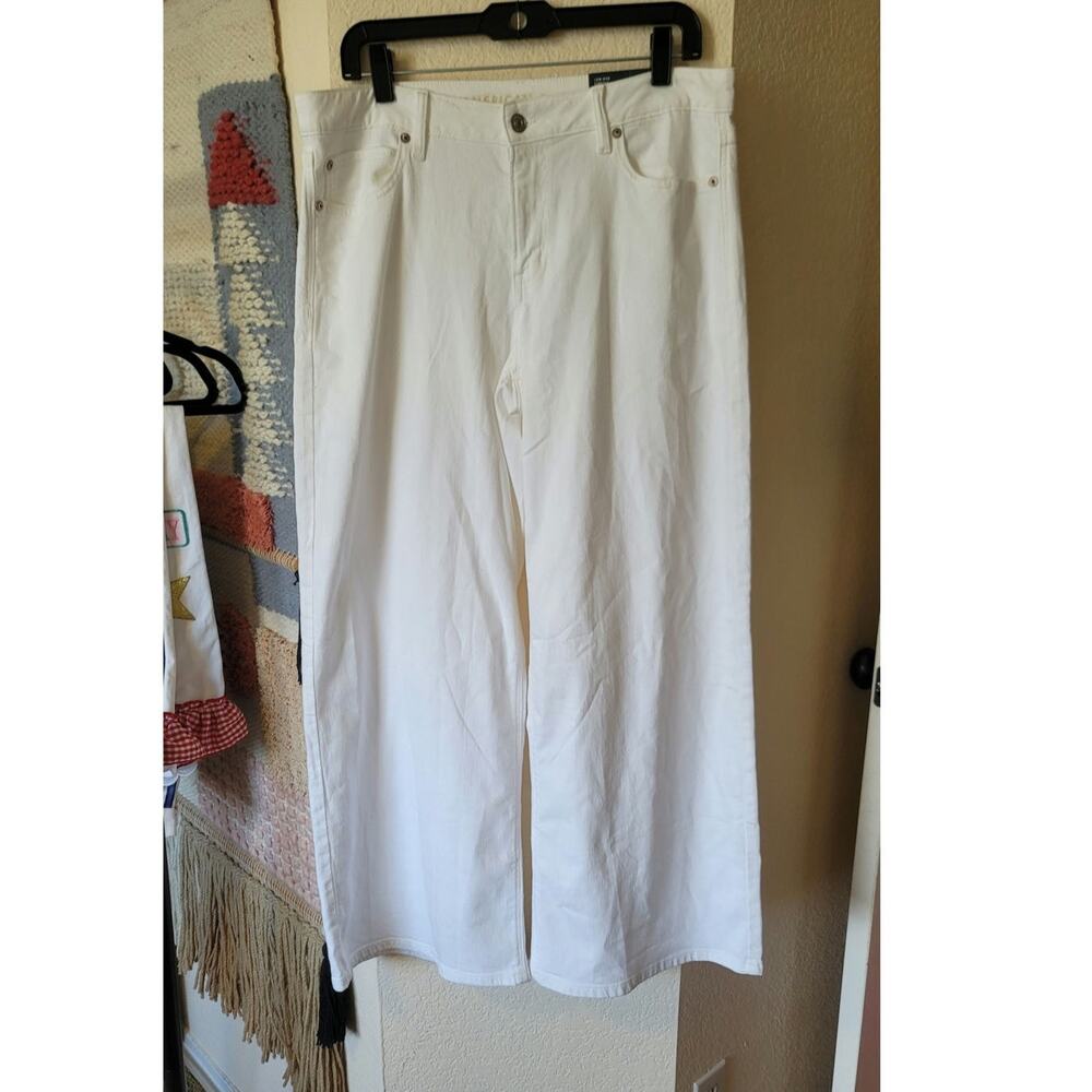 American Eagle Ultra Wide Leg Low Rise Jeans in White, sz 10